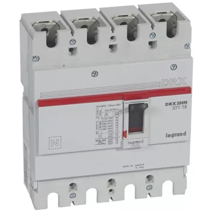 LEGRAND 027119 DRX250 4P 25 kA 150A t.m. kompakt megszakító
