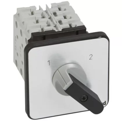 LEGRAND 027477 Görgős kapcsoló 3P 32A PR26 1-2