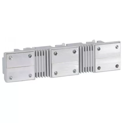LEGRAND 028886 DMX3 távtartó hátsó lapos csatlakozó rögzítéséhez 3P fix 1 méret