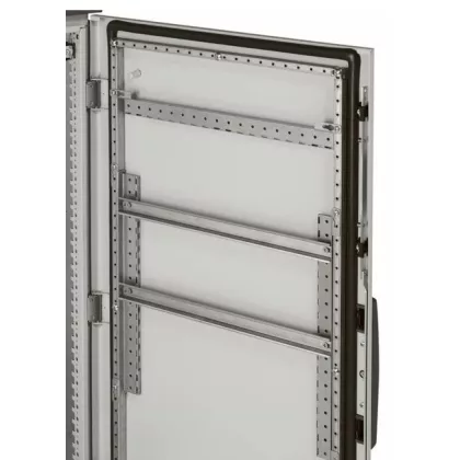 LEGRAND 047719 Altis perforált tartórúd ajtóhoz 600 mm