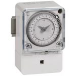   LEGRAND 049926 Falon kívüli analóg fagymentesítő napi programkapcsoló