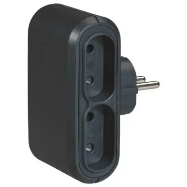 LEGRAND 050651 Négyes elosztódugó, 6A, EUR, gyermekvédett, fekete