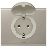   LEGRAND 067161 Céliane 2P+F földelt dugalj csatlakozóaljzat gyermekvédelemmel, csavaros