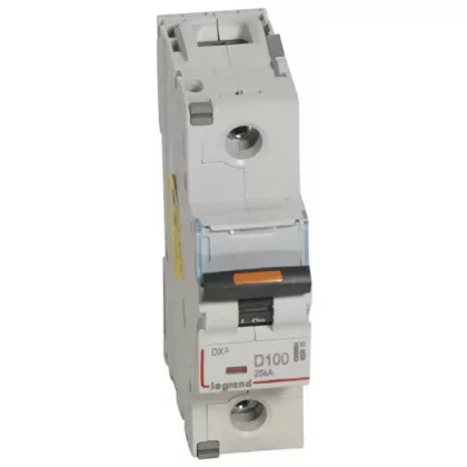 LEGRAND 409815 DX3 kismegszakító 25kA 1P 230/400V~ D100