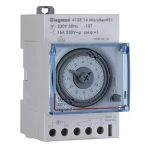   LEGRAND 412814 MicroRex W31 heti programkapcsoló működési tartalék nélkül, vízszintes előlappal