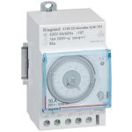   LEGRAND 412823 MicroRex T31 napi programkapcsoló autómatikus téli/nyári időszámítás átállás, vízszintes előlappal