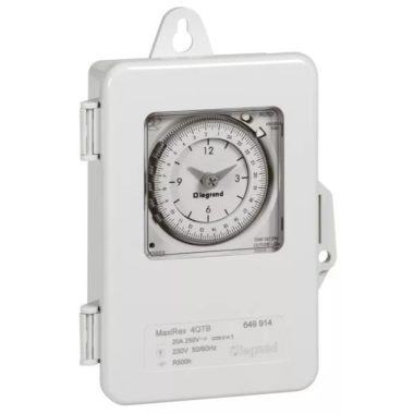 LEGRAND 649914 Falon kívüli analóg napi programkapcsoló 250V 20A