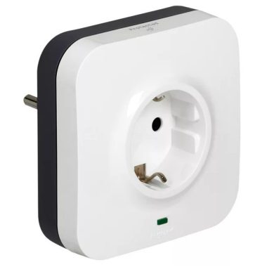 LEGRAND 694670 2P+F csatlakozóaljzat + 2xRJ45 (IN/OUT) aljzat túlfeszültség-levezetővel