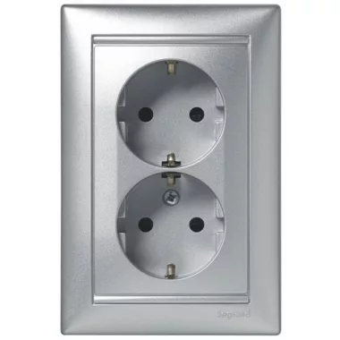 LEGRAND 770100 Valena 2x2P+F dugalj csatlakozóaljzat alumínium