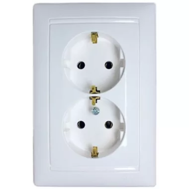 LEGRAND 774400 Valena 2x2P + F socket white LEGRAND 774400 Valena 2x2P + F socket white