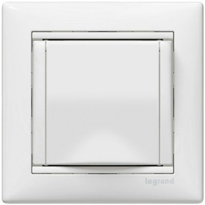   LEGRAND 774422 Valena 2P+F dugalj csatlakozóaljzat csapófedéllel, fehér