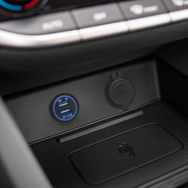 MNC 54926BL Szivargyújtó helyére beépíthető USB aljzat - Kék LED - csavaros - 2xUSB - 5V-2,1A - 12/24V