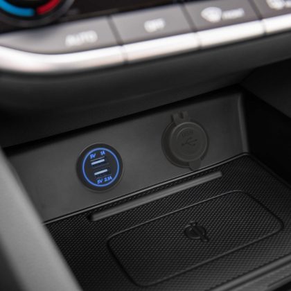   MNC 54926BL Szivargyújtó helyére beépíthető USB aljzat - Kék LED - csavaros - 2xUSB - 5V-2,1A - 12/24V