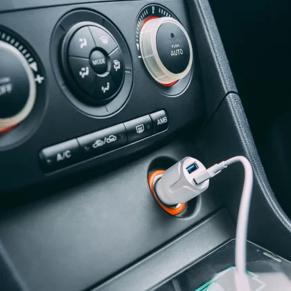 54931WH Szivargyújtó adapter - 2 x USB - 2,4 A - fehér