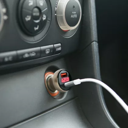 MNC 55025B Adapter szivargy. USB + Type-C - 48W