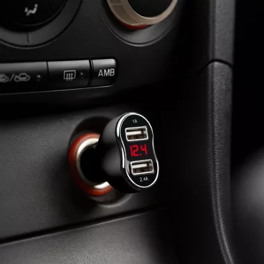 MNC 55055BK Szivargyújtó adapter - 2 x USB - 2,4 A - fekete, feszültségmérővel és árammérővel