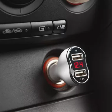 MNC 55055WH Szivargyújtó adapter - 2 x USB - 2,4 A - fehér, feszültségmérővel és árammérőv