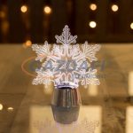   Karácsonyi asztali LED dekor - fényes talppal - hópihe - 11 cm