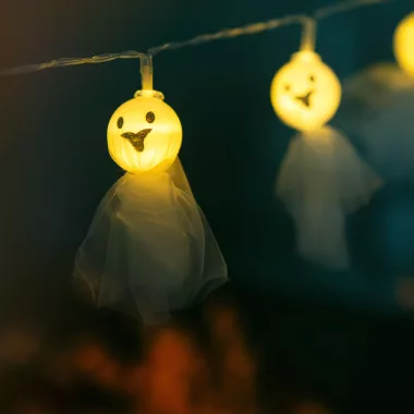 FAMILY 56533B Halloween-i LED-es fényfüzér - szellem - 10 LED - 2 x AA - 0,9 m