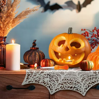   GLOBIZ 56576 Halloween-i dekoráció - pókháló alátét - ezüst - Ø37 cm - műanyag