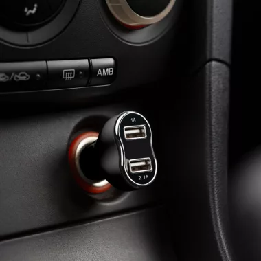 MNC 55054BK Autós szivargyújtó adapter - 2 x USB - fekete