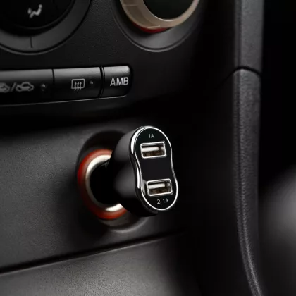 MNC 55054BK Autós szivargyújtó adapter - 2 x USB - fekete