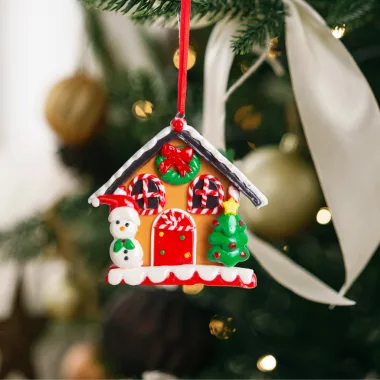 FAMILY 58553B Karácsonyi mágneses dekoráció - 2 az 1-ben - mézeskalács házikó hóemberrel - 85 x 75 mm FAMILY 58553B Karácsonyi mágneses dekoráció - 2 az 1-ben - mézeskalács házikó hóemberrel - 85 x 75 mm