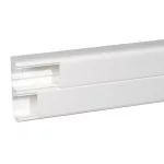 LEGRAND 010427 Univerzális DLP kábelcsatorna, 50 x 150 mm, 2 x 65 mm-es hajlékony fedéllel, válaszfallal, Program Mosaic szerelvényekkel szerelhető, 2 m, fehér