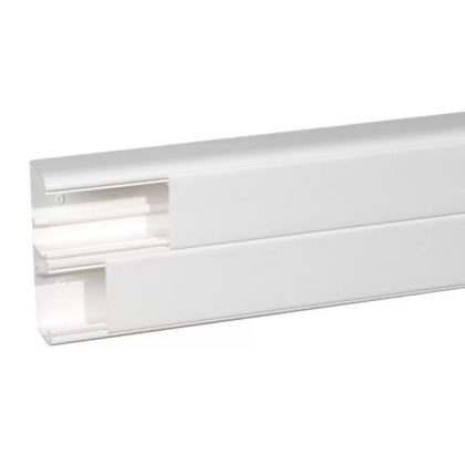   LEGRAND 010427 Univerzális DLP kábelcsatorna, 50 x 150 mm, 2 x 65 mm-es hajlékony fedéllel, válaszfallal, Program Mosaic szerelvényekkel szerelhető, 2 m, fehér