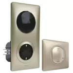   LEGRAND 064827 Céliane okos központi egység, süllyesztett, beépített háztartási aljzattal, megérkezés/távozás szcenárió kapcsolóval és díszítő keretekkel, titánium színű,   - /Netatmo