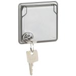   LEGRAND 077837 Soliroc 2P+F földelt dugalj csatlakozóaljzat 16A - 250V~, IK10, gyermekvédelemmel, zárható csapófedéllel, csavaros bekötéssel, vandálbiztos