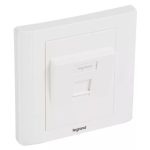   LEGRAND 632796 Linkeo süllyesztett szerelvény 1xRJ45 keystone port fogadására döntött fehér burkolattal és kerettel címketartóval