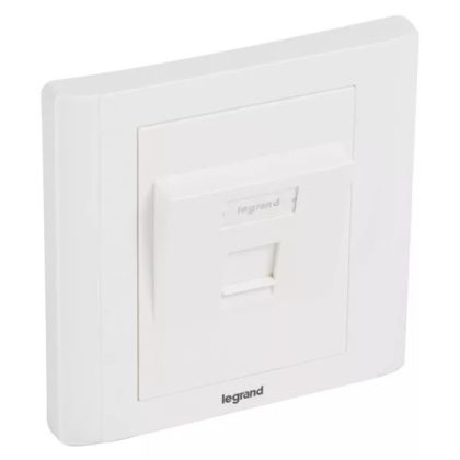 LEGRAND 632796 Linkeo süllyesztett szerelvény 1xRJ45 keystone port fogadására döntött fehér burkolattal és kerettel címketartóval