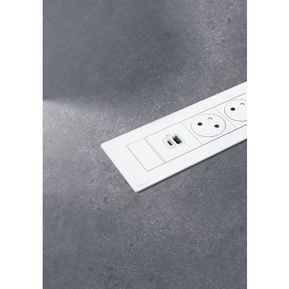   LEGRAND 654786 Incara Multilink - bútorba süllyeszthető, 6 modul, 2x2P+F + USB A+C aljzat, 2m kábellel, fekete