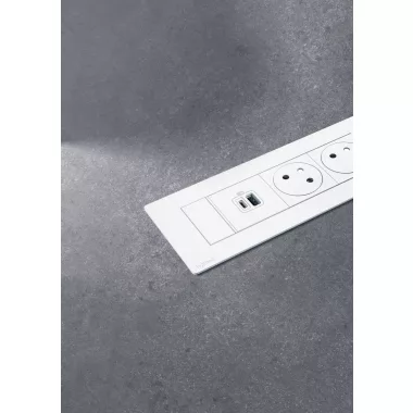 LEGRAND 654793 Incara Multilink - bútorba süllyeszthető, 6 modul, 2x2P+F + USB C aljzat, 2m kábellel, alumínium