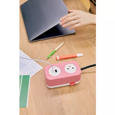 LEGRAND 654923 Incara Electr on USB A+C aljzat + burkolat, 2,5m kábellel, fekete