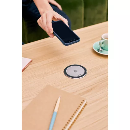   LEGRAND 654983 Incara Tower 120 - bútorba süllyeszthető, 4x2P+F + 2xUSB A+C aljzat + vezeték nélküli töltő, 2m kábellel