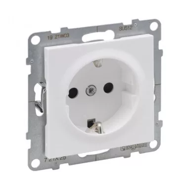LEGRAND 721125 Suno 2P+F dugalj csatlakozóaljzat (csavaros), fehér LEGRAND 721125 Suno 2P+F dugalj csatlakozóaljzat (csavaros), fehér