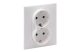 LEGRAND 721126 Suno 2x2P+F dugalj csatlakozóaljzat kerettel (rugós), biztonsági zsaluval, komplett, fehér