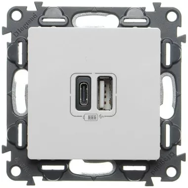 LEGRAND 753106 Valena Life Töltőaljzat Kettős USB C-típusú + USB A-típusú csatlakozóval, 5V–3A–15W, Túlfesz-védelem >1kW, Class II SELV, Fehér