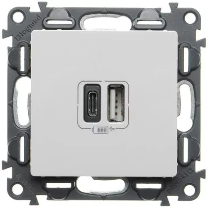   LEGRAND 753106 Valena Life Töltőaljzat Kettős USB C-típusú + USB A-típusú csatlakozóval, 5V–3A–15W, Túlfesz-védelem >1kW, Class II SELV, Fehér