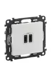 LEGRAND 753107 Valena Life Töltőaljzat Kettős USB C-típusú csatlakozóval, 5V–3A–15W, Túlfesz-védelem >1kW, Class II SELV, Fehér