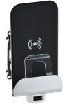 LEGRAND 753114 Valena Life Vezeték nélküli töltőállomás USB A-típusúcsatlakozóval, 2,4 A/ 12 W, 136,5 x 70 x 56,5 mm, lopásgátlóval, 50x80 mm érzékelési terület, 10°dőlés, Fehér