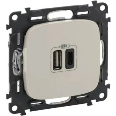 LEGRAND 754966 Valena Allure Töltőaljzat Kettős USB C-típusú + USB A-típusú csatlakozóval, 5V–3A–15W, Túlfesz-védelem >1kW, Class II SELV, Elefántcsont