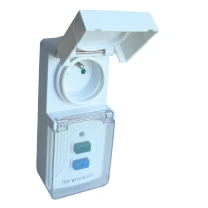   TRACON TFGA-4F Áram-védőkapcsolós adapter, csapos védőérintkezővel 16A, 30mA, 6kA, IP44, A / AC, E2 (Fi-relé)