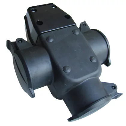   TRACON TICS-A4F Csatlakozóaljzat csapos védőérintkezővel, hármas, gumi 250VAC 16A 3x(2P+E), IP44 (FRENCH)