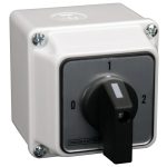 TRACON TKB-329/3T Tokozott választókapcsoló, 0-1-2 400V, 50Hz, 32A, 2×3P, 11kW, 64×64mm, 9