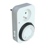   TRACON TKO-DNF Dugaszolható napi kapcsolóóra, elektromechanikus, csapos 230V, 16A, IP20