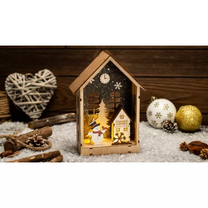 TRACON CHRHLSM7WW LED karácsonyi házikó hóemberrel, fa, elemes (X24020) Timer 6+18h, 7LED,